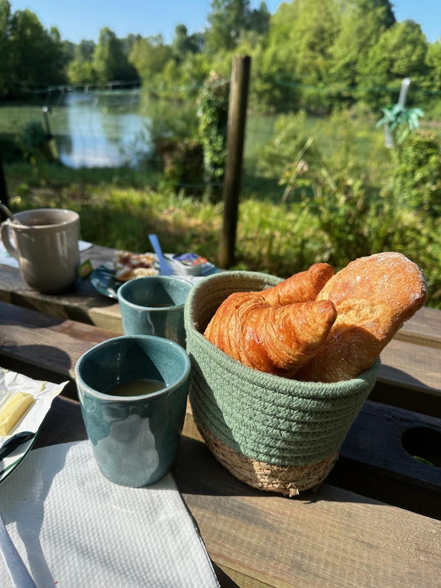 Bed and Breakfast Les Nuits De Cassiopee Sorde-lʼAbbaye Zimmer foto